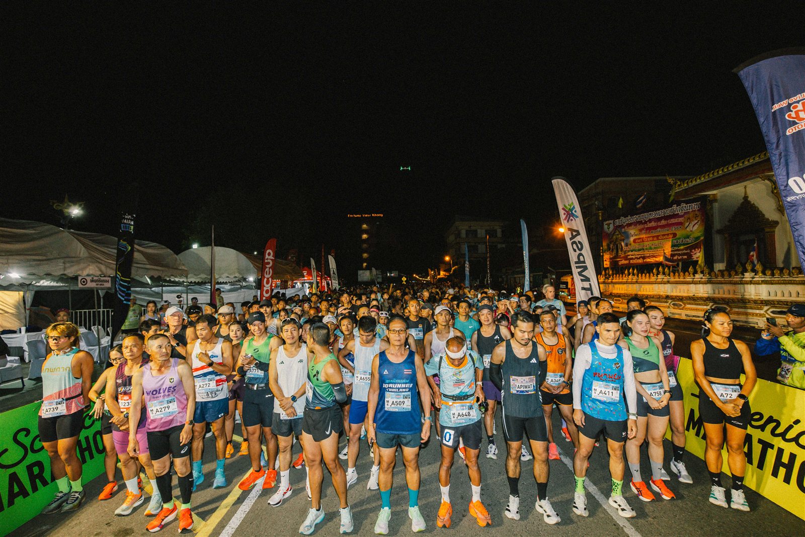 มวลนักวิ่งจุดปล่อยตัว Scenic Marathon Nakhon Phanom